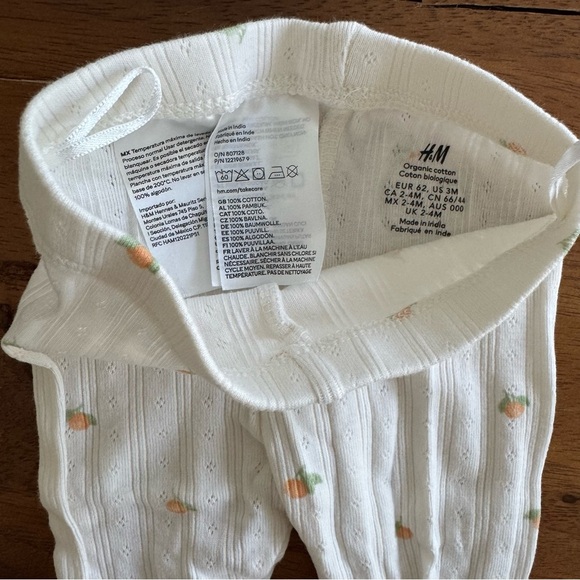 H&M Peaches Cream Baby Girl Outfit with Floral Accents Organic Cotton size 3M - Picture 4 of 5